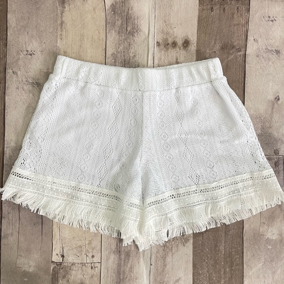 Pho Firenze Pants - PHO Firenze White Pull-On Shorts Fringe Hem Lace Overlay Size Medium